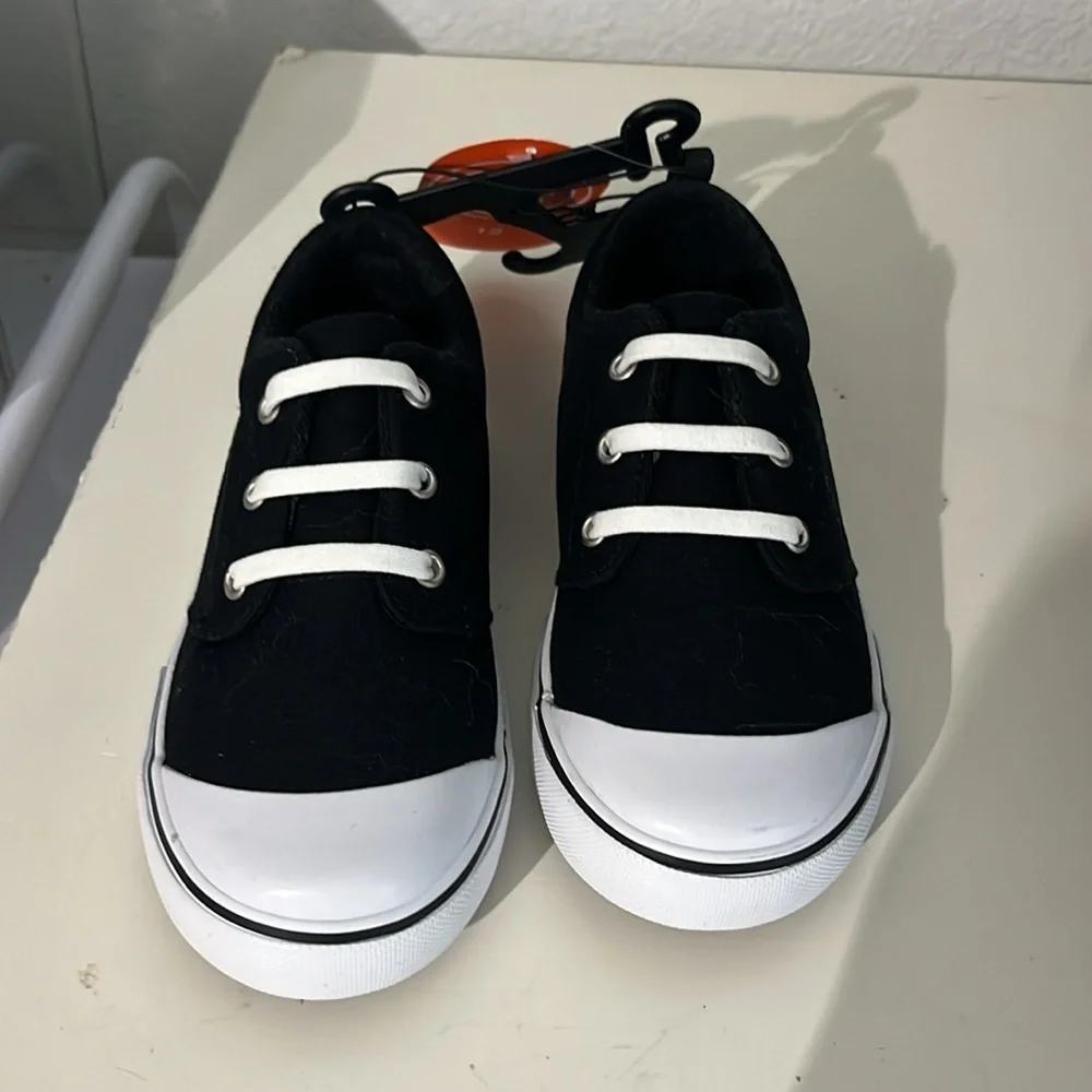 New Wonder Nation Girl’s Book’s Black and White Sneakers Size 12 NWT